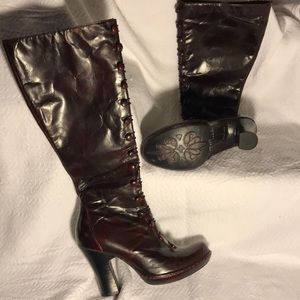 Born crown button boots. Burgundy/brown. Victorian